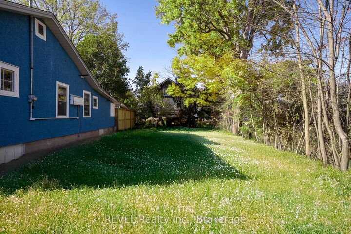 Property Photo:  405 Oxford Avenue  ON L0S 1B0 
