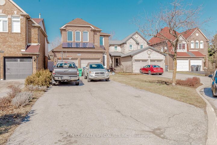 Property Photo: 2535 Raglan Court Lower ON L5M 5L5