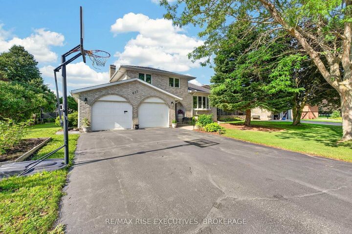 Property Photo:  611 Rivermeade Avenue  ON K7M 7Z5 