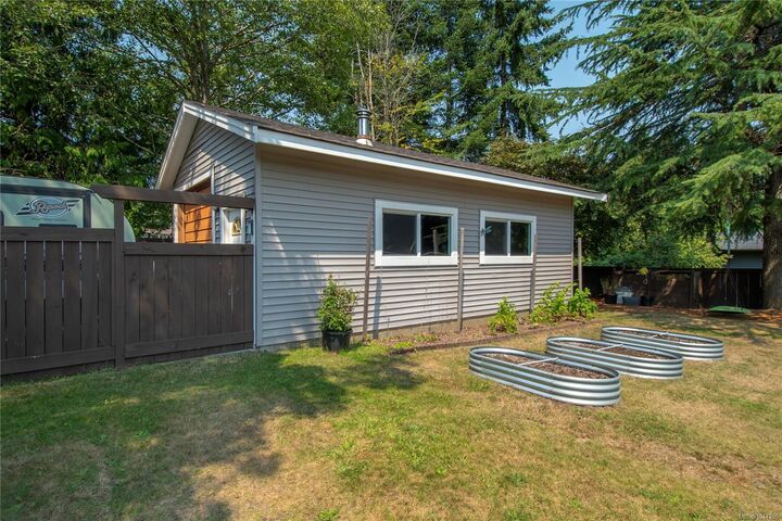 Property Photo: 182 Crawford Rd BC V9H 1K2