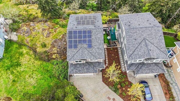 Property Photo: 2562 Rosevista Pl BC V9B 5J6