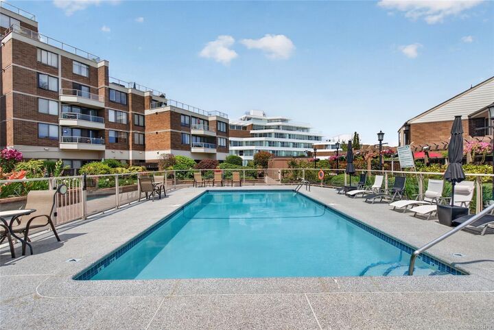 Property Photo: 225 Belleville St #710 BC V8V 4T9