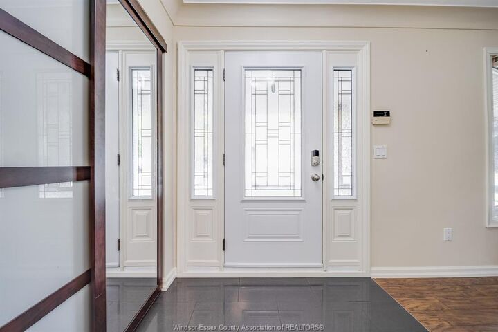 Property Photo: 386 Woodridge ON N8N 3A8