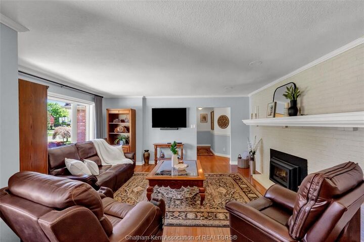 Property Photo: 27 Cramar Crescent ON N7M 6G3