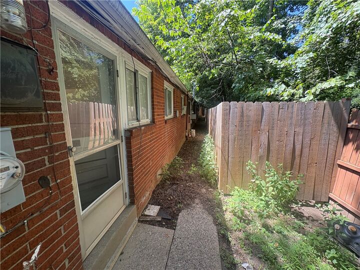 Property Photo: 1 Penn Ridge Ct 12A PA 15235