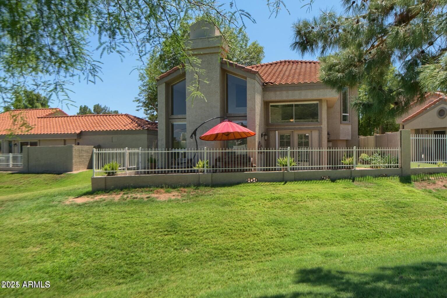 Property Photo:  4020 E Laurel Lane  AZ 85028 