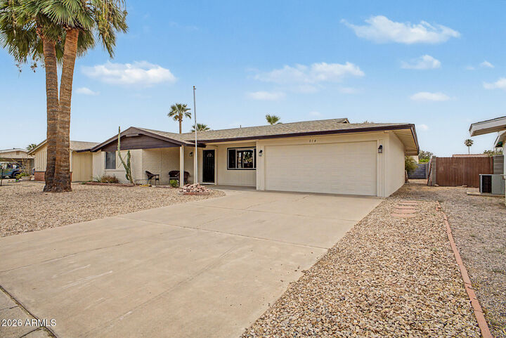 Property Photo:  814 S Longwood Loop  AZ 85208 