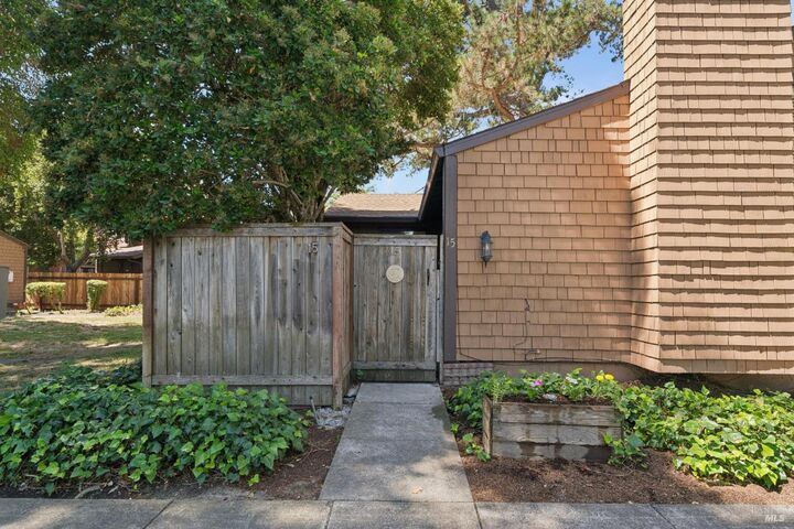 Property Photo: 850 E Cotati Avenue 15 CA 94931