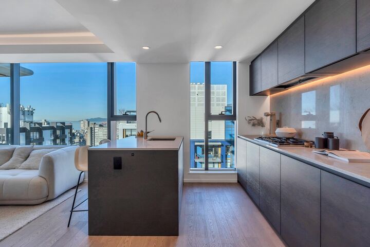 Property Photo: 1482 Robson Street 1202 BC V6G 0E4