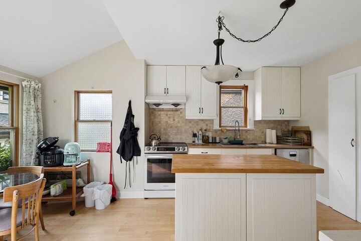 Property Photo:  4620 W 7th Avenue  BC V6R 1X5 