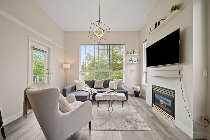 Property Photo: 10186 155 Street 404 BC V3R 0R6