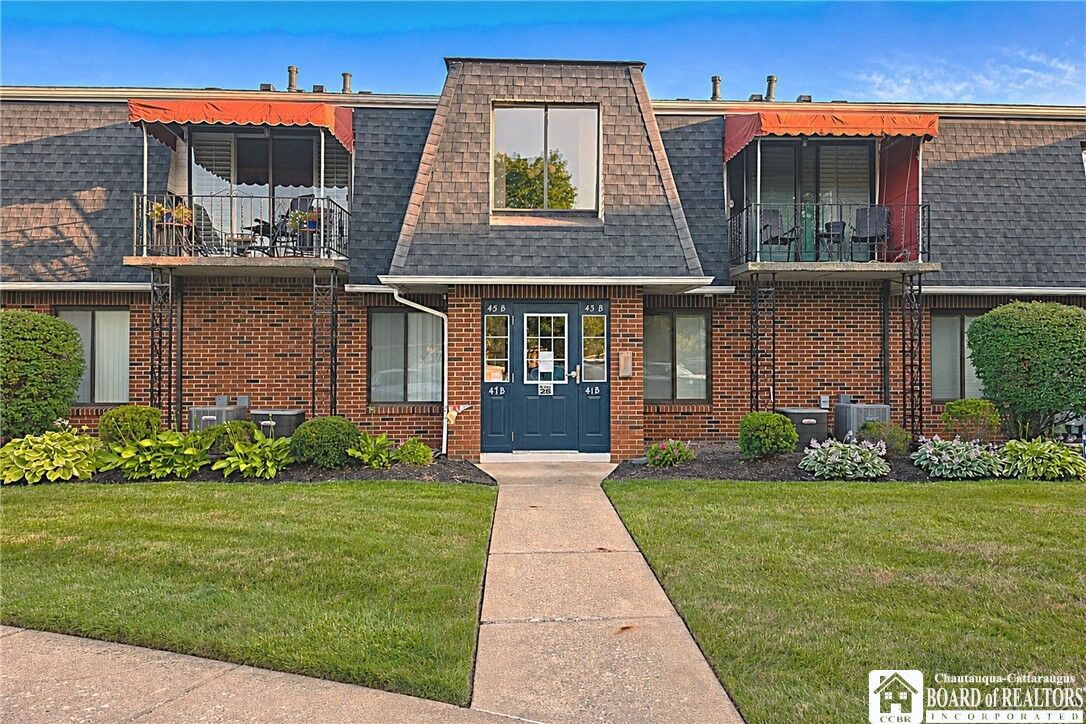 Property Photo:  43 Foxberry Drive  NY 14068 