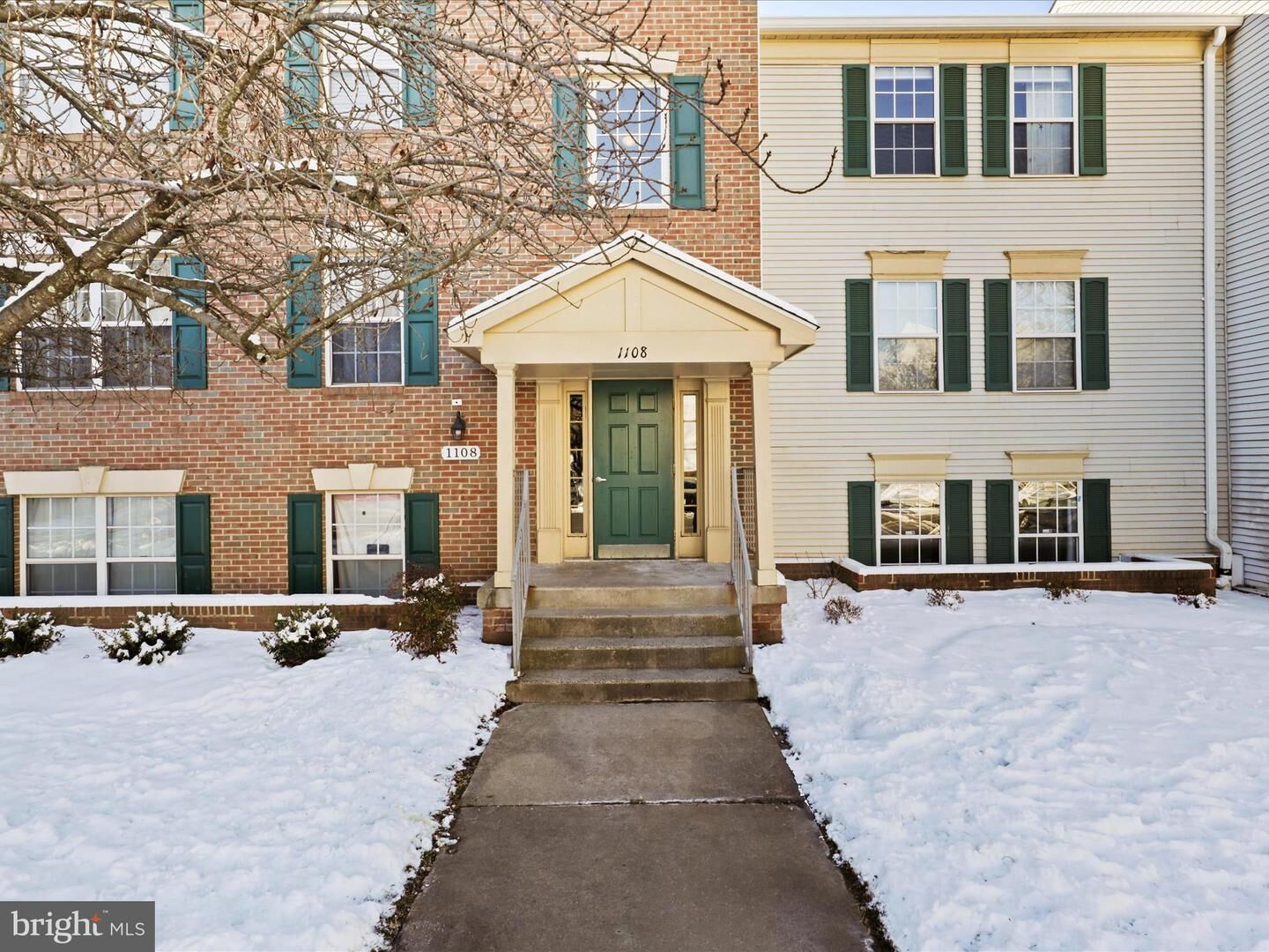 Property Photo:  1108 Huntmaster Terrace NE 202  VA 20176 