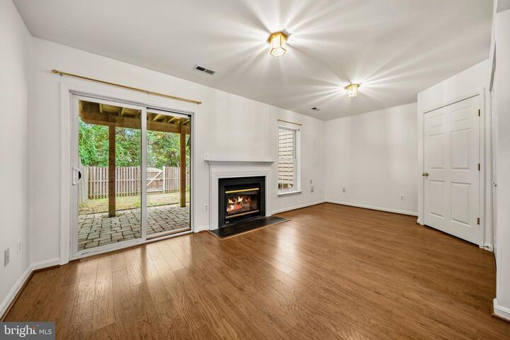 Property Photo: 25251 Dunvegan Square VA 20152