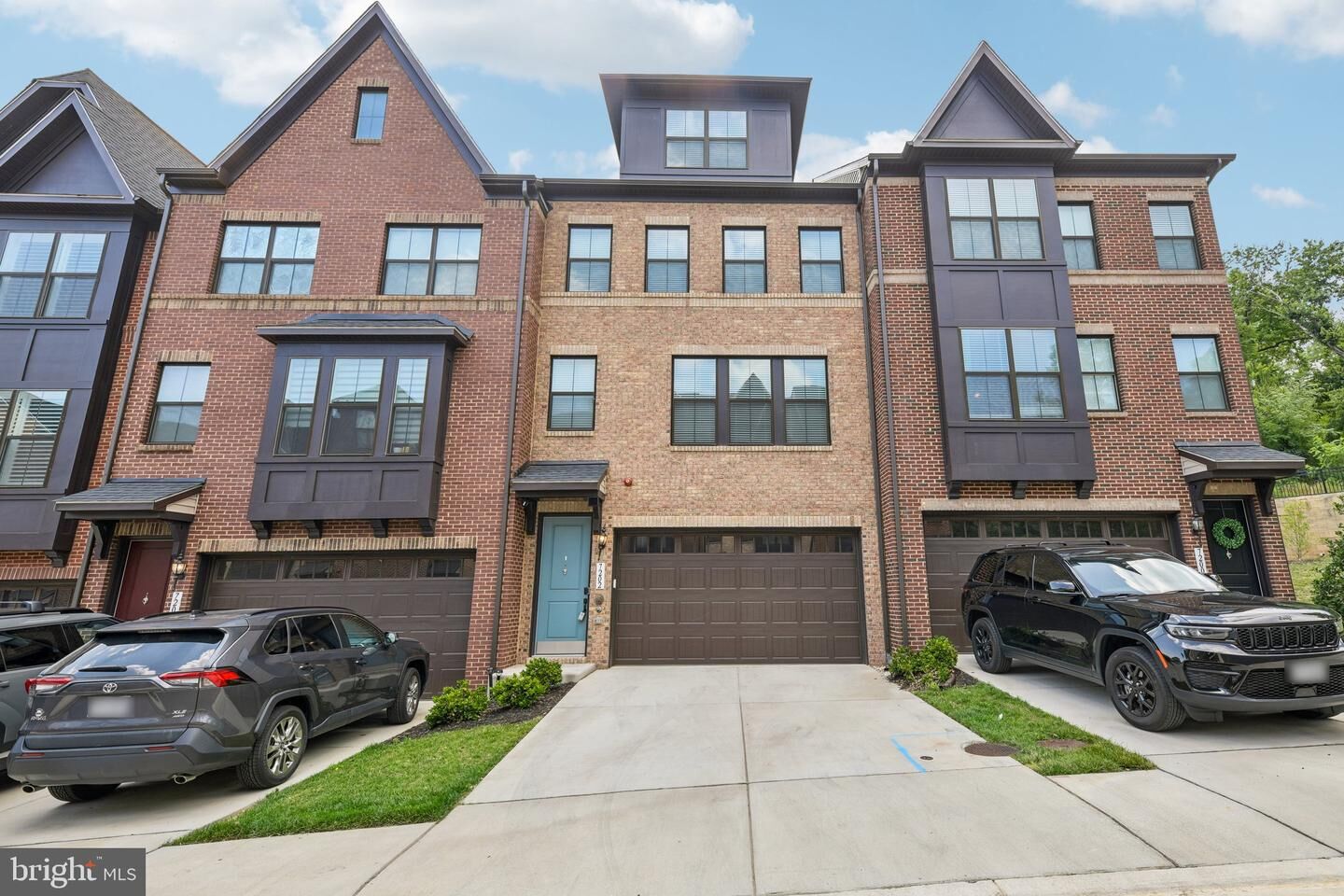 Property Photo: 7202 Mountaineer Drive VA 22306