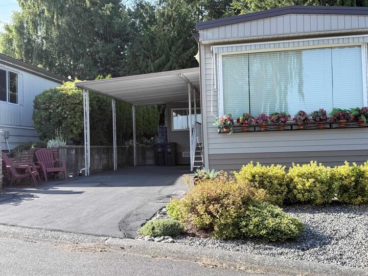 Property Photo:  15851 Suffolk Road  BC V4A 5L3 