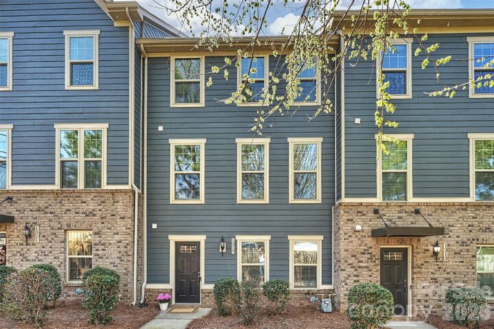 Property Photo:  1317 Queen Lyon Court  NC 28205 