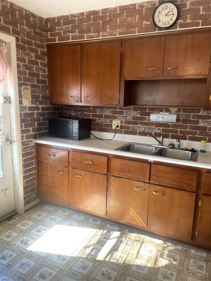 Property Photo:  3005 Aquadale Lane  OH 45211 