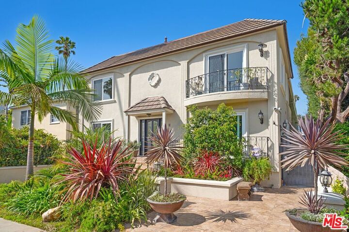 Property Photo: 1024 5th St, Unit 6 CA 90403