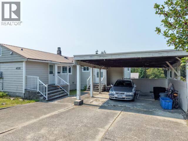 Photo de la propriété:  4535 Fernwood Ave  BC  