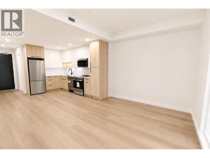 Property Photo: 1380 Pridham Avenue 409 BC V1Y 0P7