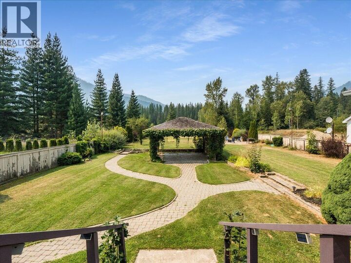 Property Photo: 1328 Glendale Avenue BC V0G 1Z0
