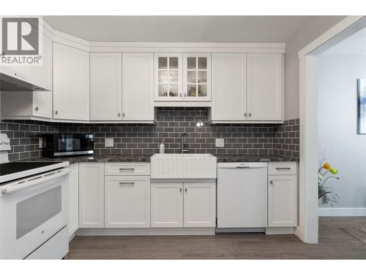 Property Photo:  251 6 Street Southeast 303  BC V1E 1J9 