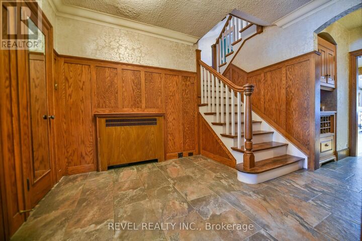 Property Photo:  184 Hemlock Street  ON P4N 6S6 