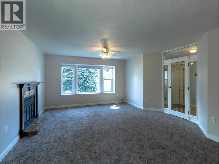Property Photo: 211 15 Street Northeast BC V1E 1N5