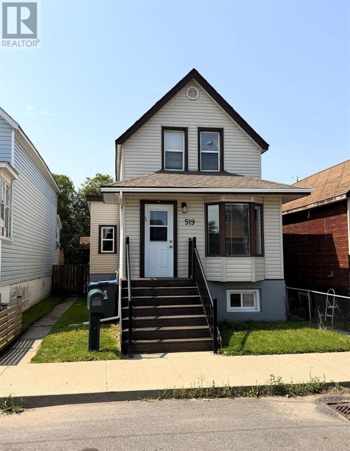 519 McTavish St — photo 1