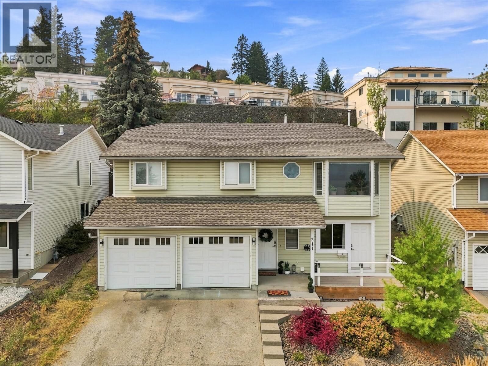 Property Photo: 311 Gleneagles Drive BC V2E 1Z5