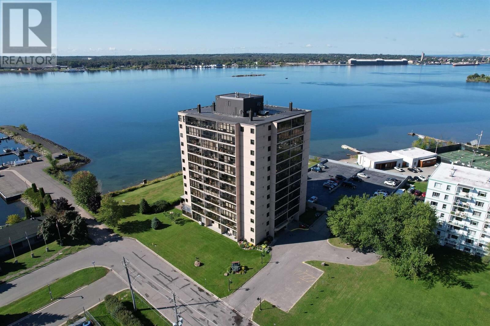 Property Photo: 89 Pine St # 606 ON P6A 6M6
