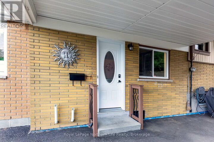 Property Photo: 1122 Athlone Street ON P1B 5C1