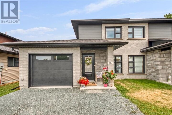 112 Hollybrook Crescent — photo 1