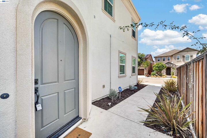 Property Photo:  2782 Cathedral Rock Way  CA 94568 