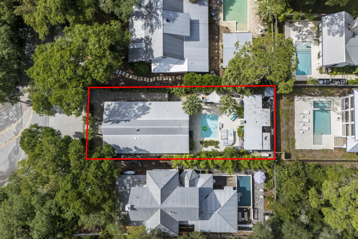 Property Photo: 24 Magnolia Street FL 32459