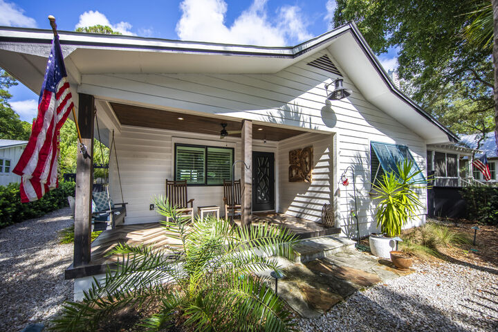 Property Photo:  24 Magnolia Street  FL 32459 