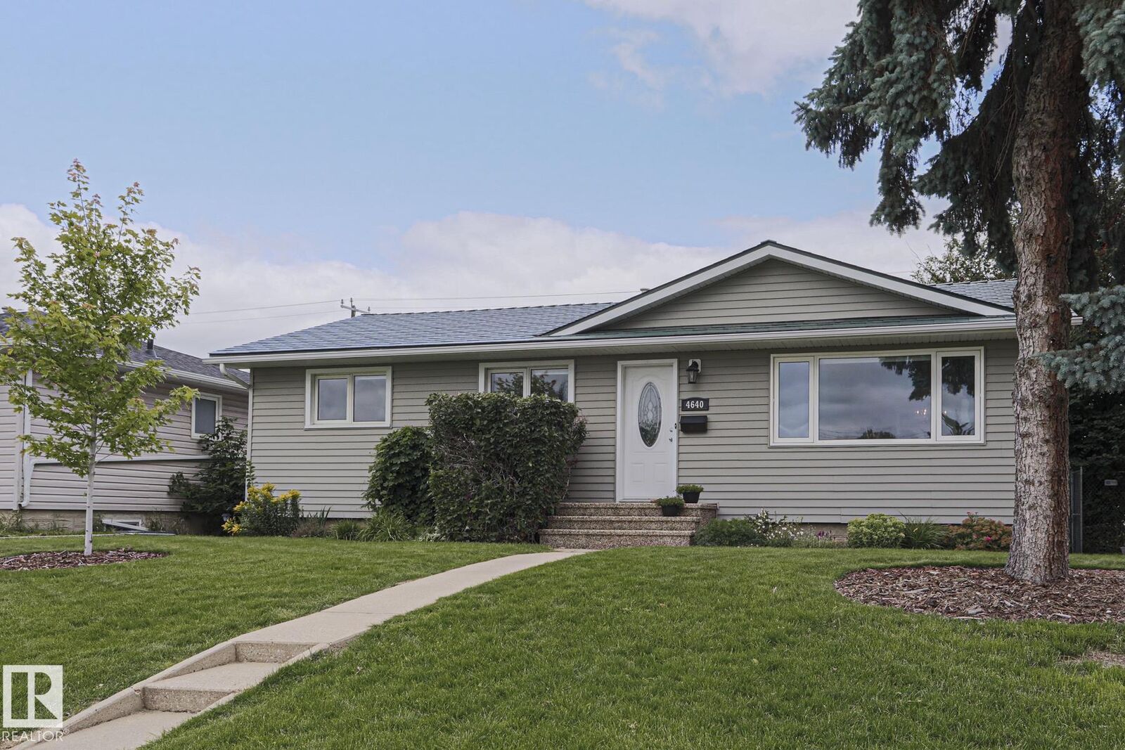 Property Photo:  4640 102A Avenue NW  AB T6A 0R1 