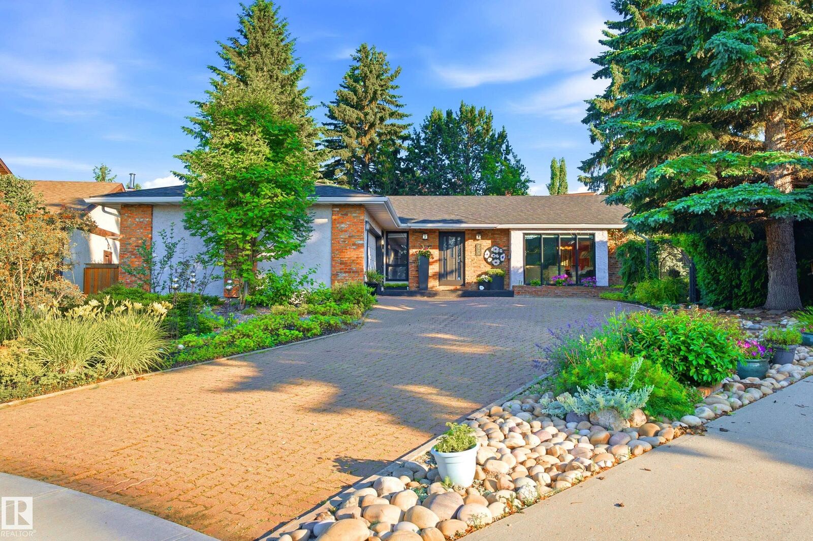 Property Photo:  60 Woodlake Court  AB T8A 4C1 