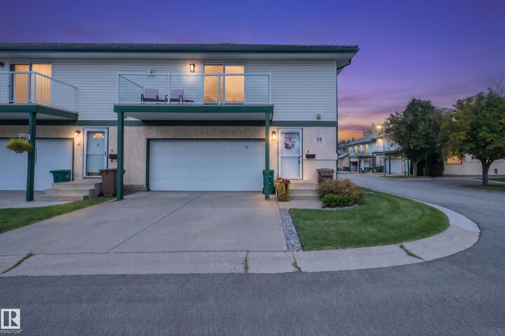 Property Photo: 11 Hunchak Way 19 AB T8N 6P2