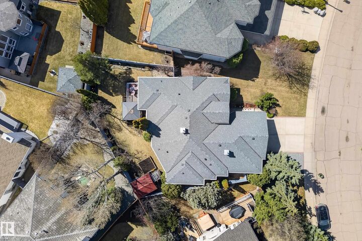 Property Photo: 433 Twin Brooks Crescent NW AB T6J 6W7