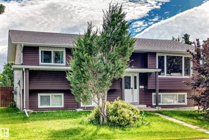 Property Photo:  31 Hughes Road NW  AB T5A 4E1 
