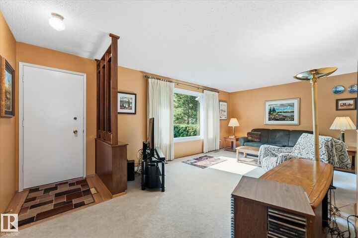 Property Photo:  7 Falstaff Avenue  AB T8N 1V4 