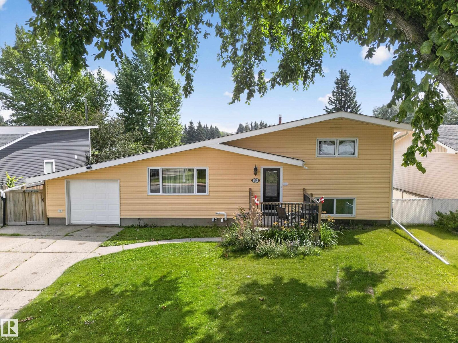 Property Photo:  154 Pine Street  AB T8A 1H1 