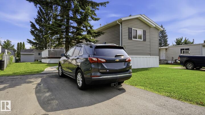 Property Photo: 44 Keyhole Crescent NW AB T6P 1B7