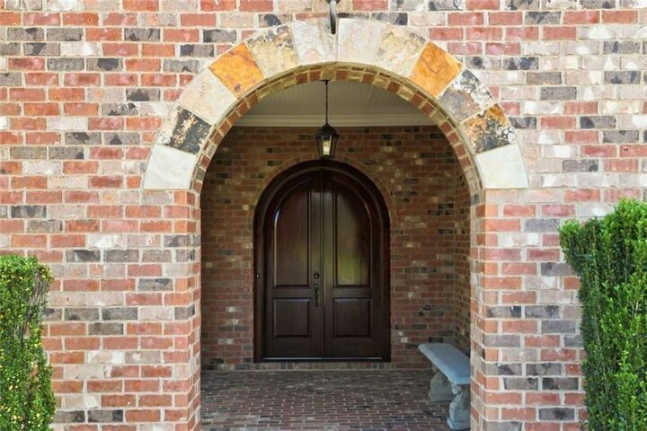 Property Photo: 318 Lakeside Trace GA 30115