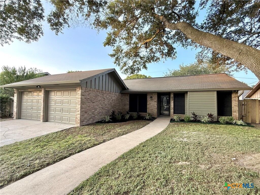 Property Photo:  220 Navajo Drive  TX 77904 