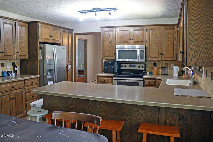 Property Photo:  216 Apollo Avenue  ND 58503 