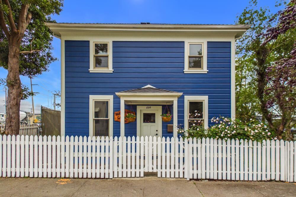 Property Photo:  895 7th Street  CA 95521 