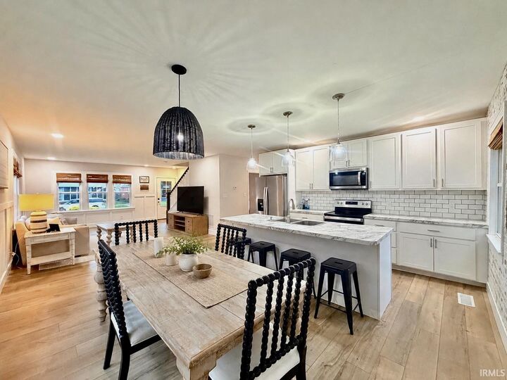 Property Photo:  1917 E Mulberry Street  IN 47714 